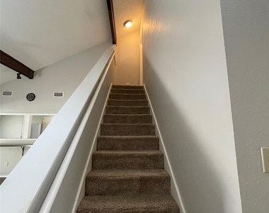 412 Blue Valley Dr - Photo Thumbnail 9