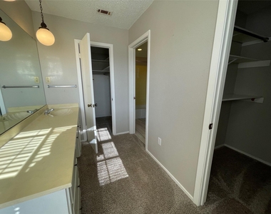 412 Blue Valley Dr - Photo Thumbnail 12