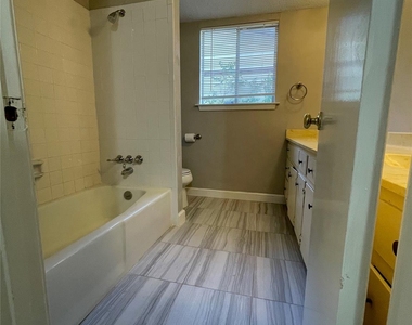 412 Blue Valley Dr - Photo Thumbnail 6