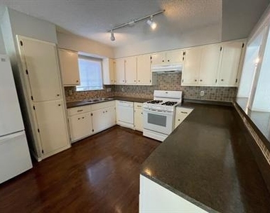 412 Blue Valley Dr - Photo Thumbnail 3