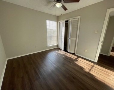 412 Blue Valley Dr - Photo Thumbnail 8