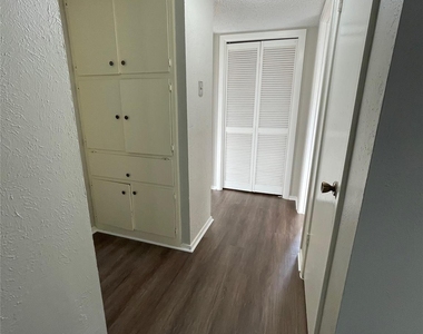 412 Blue Valley Dr - Photo Thumbnail 5