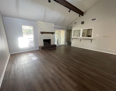 412 Blue Valley Dr - Photo Thumbnail 1