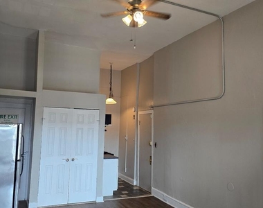 917 N Calvert Street - Photo Thumbnail 3