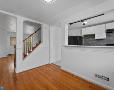 4022 Ardley Avenue - Photo Thumbnail 6