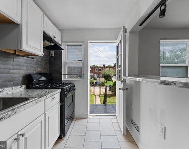4022 Ardley Avenue - Photo Thumbnail 3
