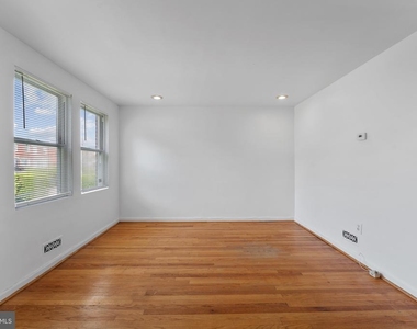 4022 Ardley Avenue - Photo Thumbnail 12