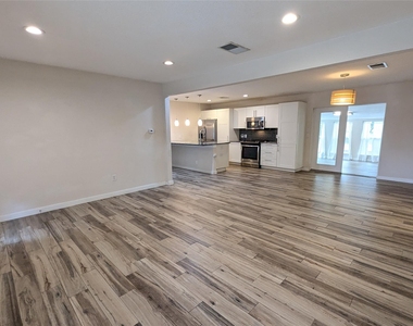 11308 Hilltop St - Photo Thumbnail 2