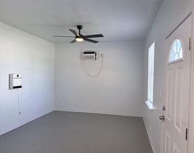 251 Zimmerman Ave - Photo Thumbnail 3