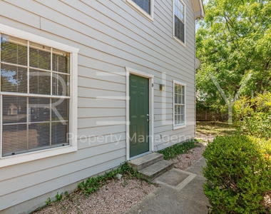 2908 Whisper Oaks Ln - Photo Thumbnail 3
