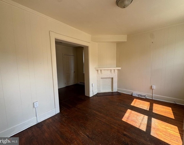 206 Pear Street - Photo Thumbnail 3