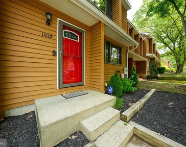 1025 Commanders Way N - Photo Thumbnail 1