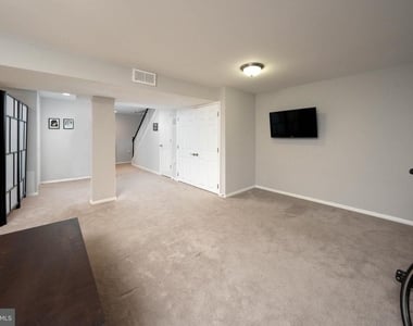 1025 Commanders Way N - Photo Thumbnail 11