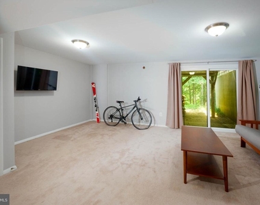 1025 Commanders Way N - Photo Thumbnail 10