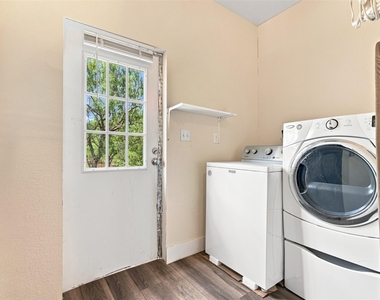 600 Highland Ranch Way - Photo Thumbnail 11