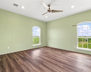 600 Highland Ranch Way - Photo Thumbnail 9