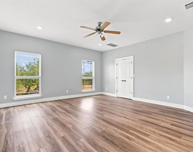 600 Highland Ranch Way - Photo Thumbnail 6