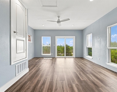 600 Highland Ranch Way - Photo Thumbnail 8