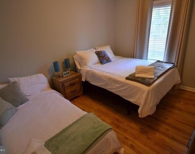 300 Pebble Drive - Photo Thumbnail 11
