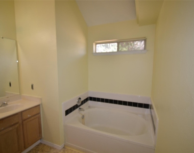 4729 Castleman Dr - Photo Thumbnail 13