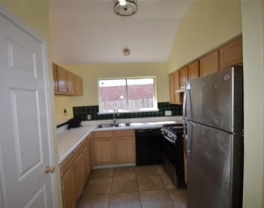4729 Castleman Dr - Photo Thumbnail 4