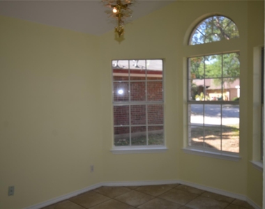 4729 Castleman Dr - Photo Thumbnail 2