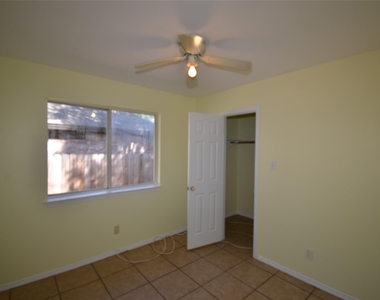 4729 Castleman Dr - Photo Thumbnail 10