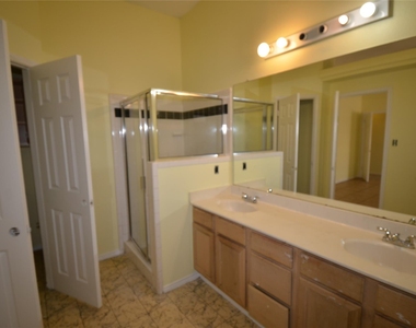 4729 Castleman Dr - Photo Thumbnail 14