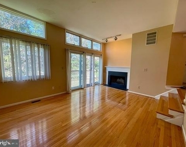 1117 Oakland Court - Photo Thumbnail 2