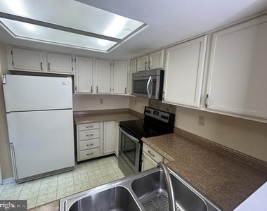 1117 Oakland Court - Photo Thumbnail 9