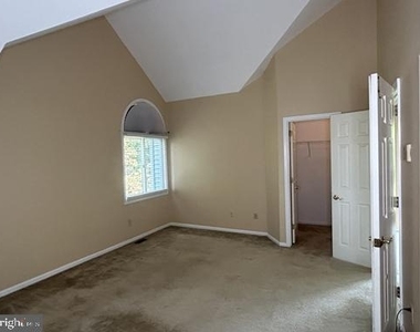 1117 Oakland Court - Photo Thumbnail 15