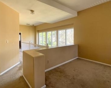 1117 Oakland Court - Photo Thumbnail 6