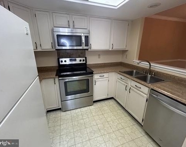 1117 Oakland Court - Photo Thumbnail 10