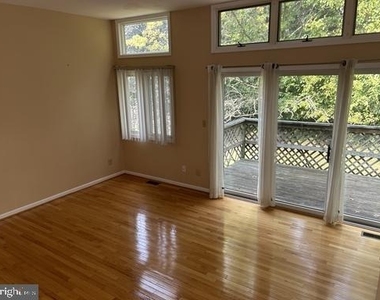 1117 Oakland Court - Photo Thumbnail 3