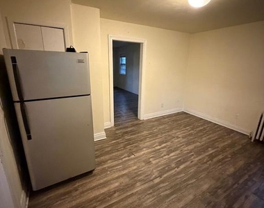 81 E Park Place - Photo Thumbnail 5