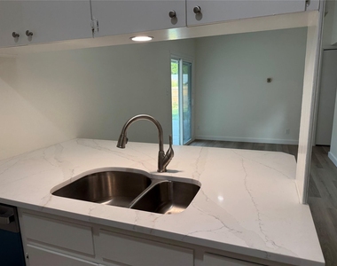 6507 Middleham Pl - Photo Thumbnail 4