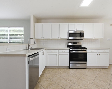 1806 Carriage Hills Trl - Photo Thumbnail 8
