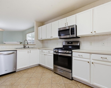 1806 Carriage Hills Trl - Photo Thumbnail 10