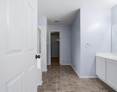 1806 Carriage Hills Trl - Photo Thumbnail 19