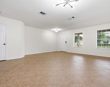 1806 Carriage Hills Trl - Photo Thumbnail 3