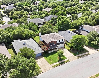 1806 Carriage Hills Trl - Photo Thumbnail 35