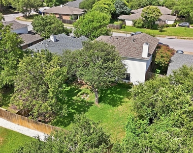 1806 Carriage Hills Trl - Photo Thumbnail 34