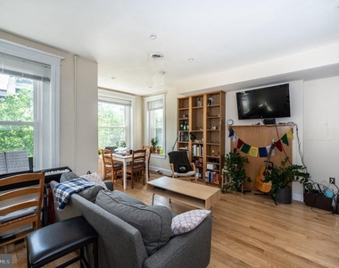 2470 Ontario Road Nw - Photo Thumbnail 2