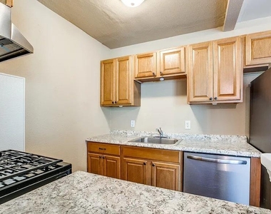 216 Lucas St St - Photo Thumbnail 3