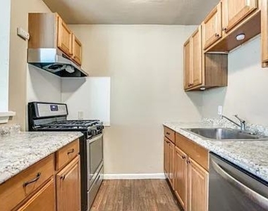 216 Lucas St St - Photo Thumbnail 4