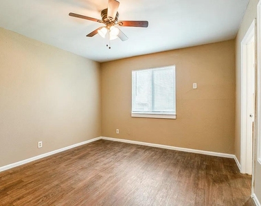 216 Lucas St St - Photo Thumbnail 5