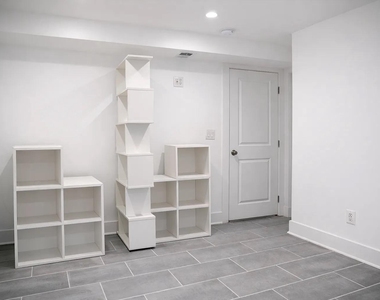 1633 Kalmia Road Nw - Photo Thumbnail 3