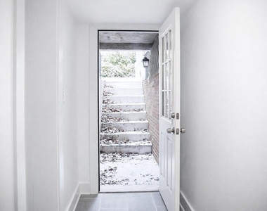 1633 Kalmia Road Nw - Photo Thumbnail 9