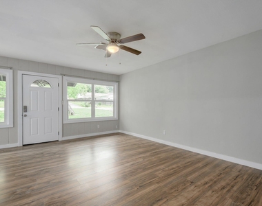 6301 Arnold Dr - Photo Thumbnail 4