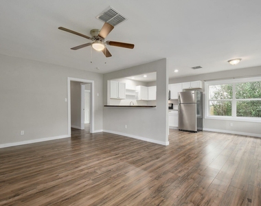 6301 Arnold Dr - Photo Thumbnail 2